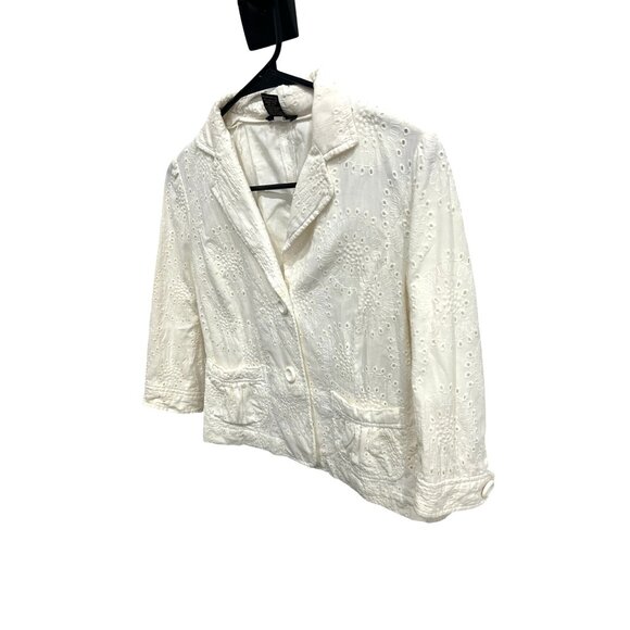 White Eyelet Cotton Three Quarter Sleeve Blazer Jacket with Button Front and Poc - Picture 3 of 8